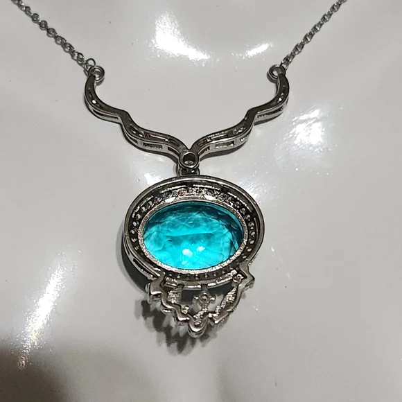 Silver and Blue Pendant Necklace 8ct 3/20/26 - Picture 4 of 9